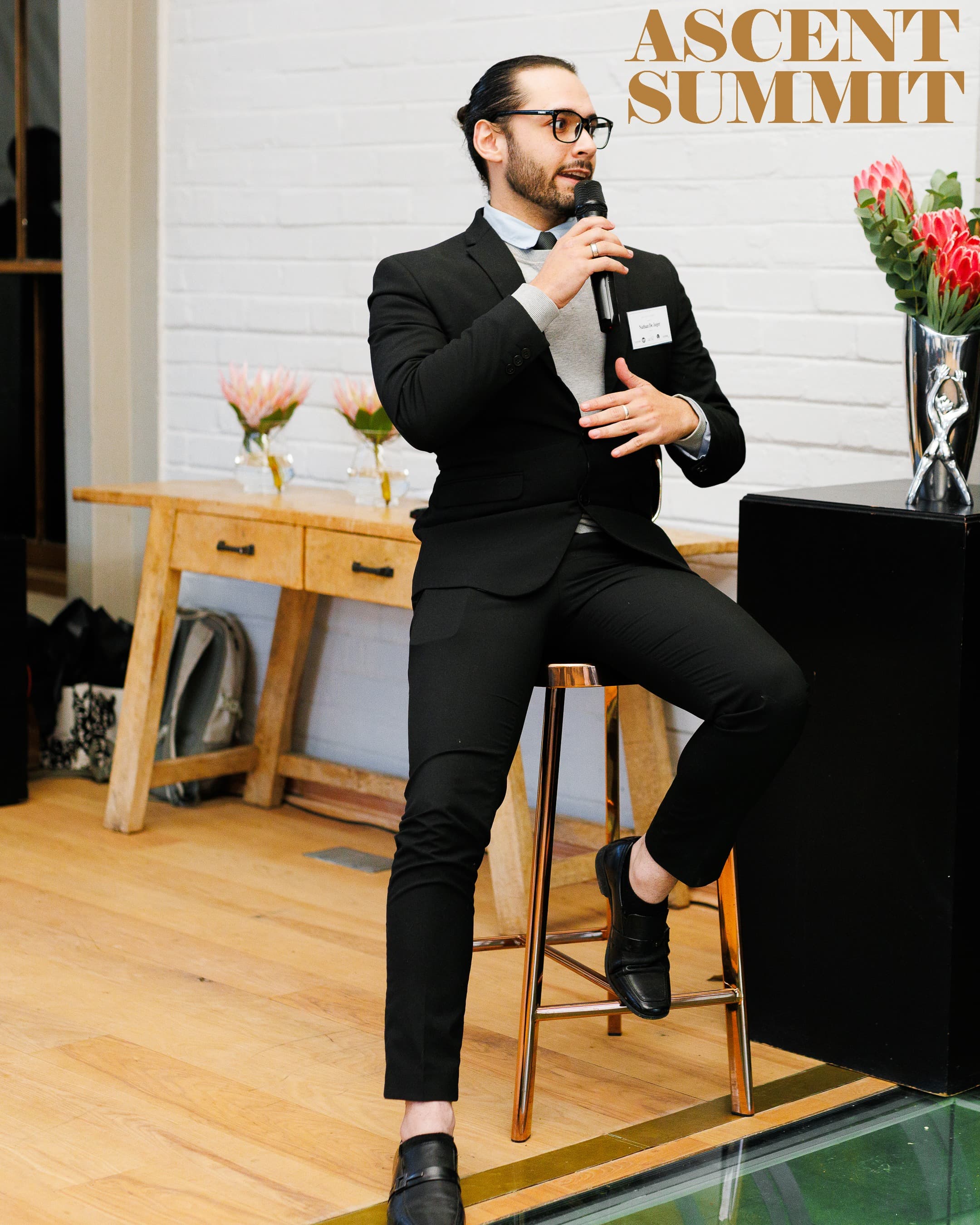 Nathan De Jager presenting Vendorah on stage at The Ascent Summit.